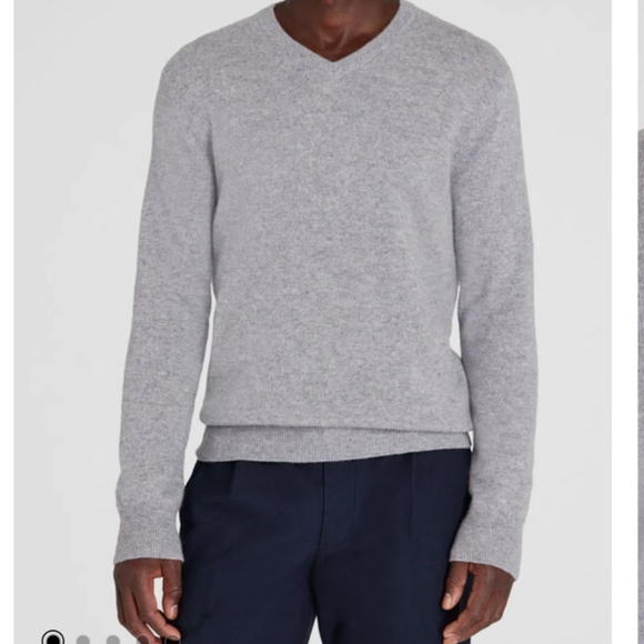 🔥Price Drop🔥🎉HP🎉❄️Club Monaco Men's Lightweight 100% Cashmere V-Neck Sweater - Picture 2 of 8
